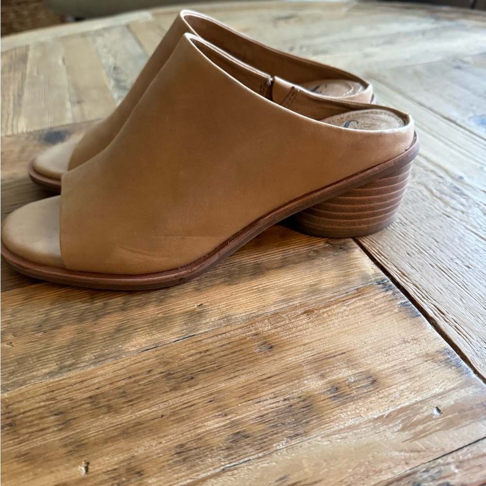 Sofft Size 8 Heeled Open Toe Mule, Camel Color. 2… - image 2